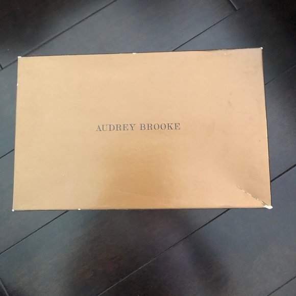 Audrey Brooke Gold/Nude Heels - Picture 3 of 4